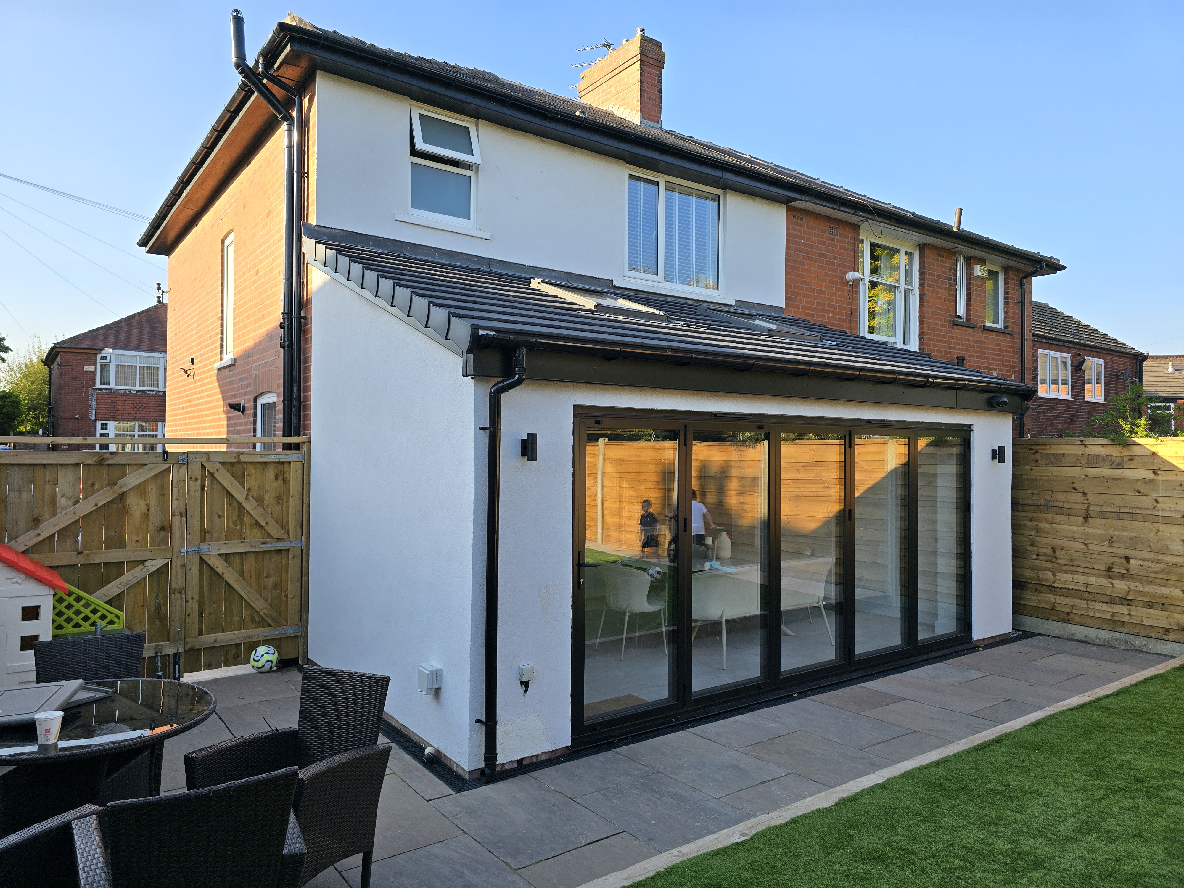 SAS Bi-folding door